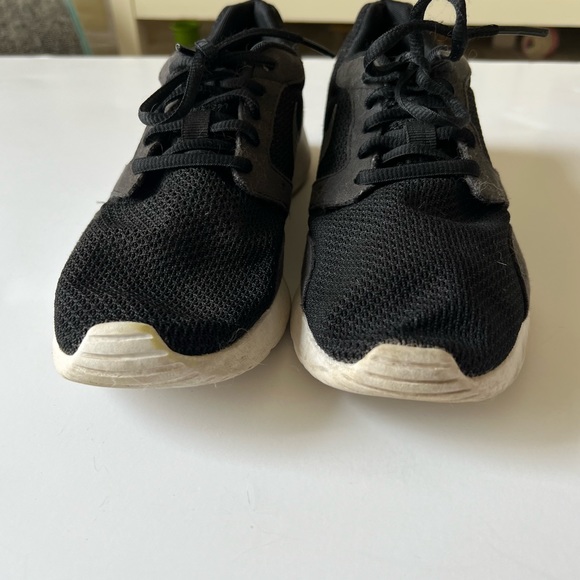 Nike Tanjun Sneakers Size 8. - Picture 2 of 7